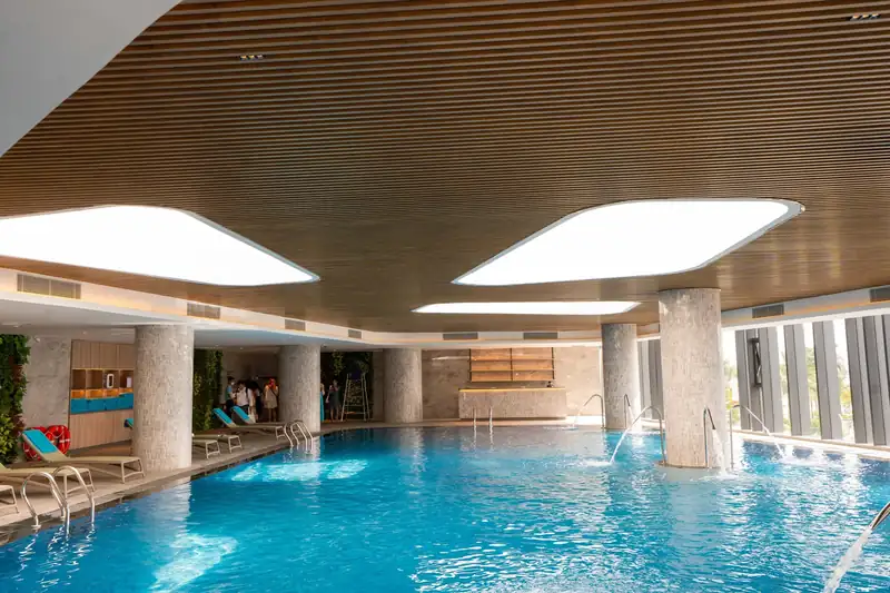 Khách sạn Bãi Cháy có bể bơi: 6 điều nên hỏi trước khi đặt