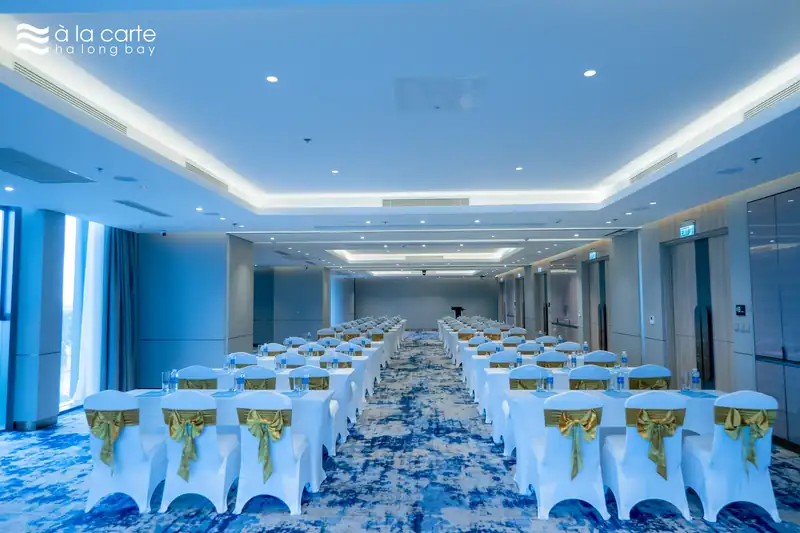 Phòng hội nghị Hạ Long 1 + 2 + 3 bày kiểu lớp học