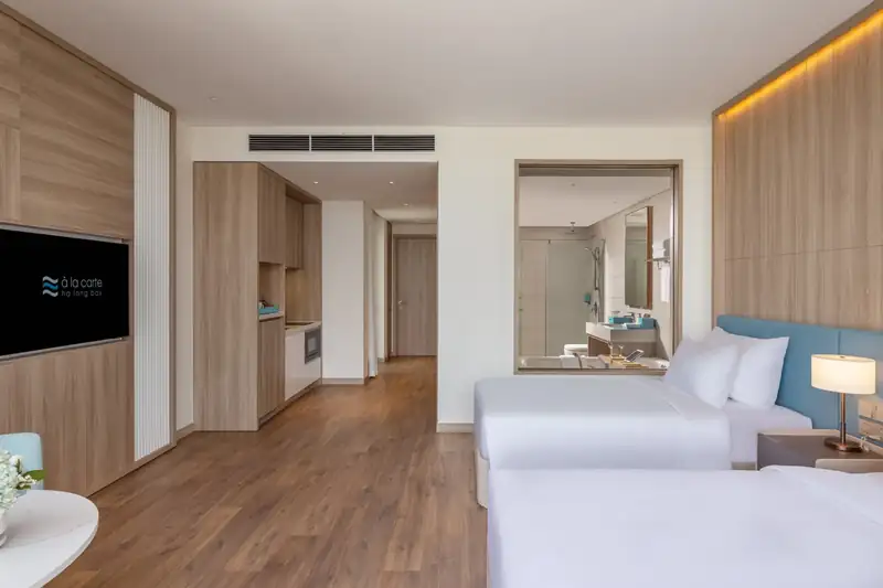 Phòng Premier Bay View 2 giường đơn nhìn ra vịnh